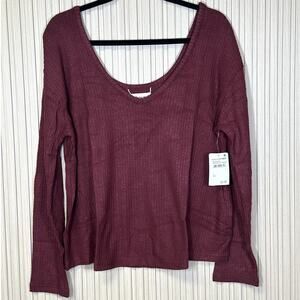 Abound Women’s V-Neck Long Sleeve Tee in Burgundy Size L